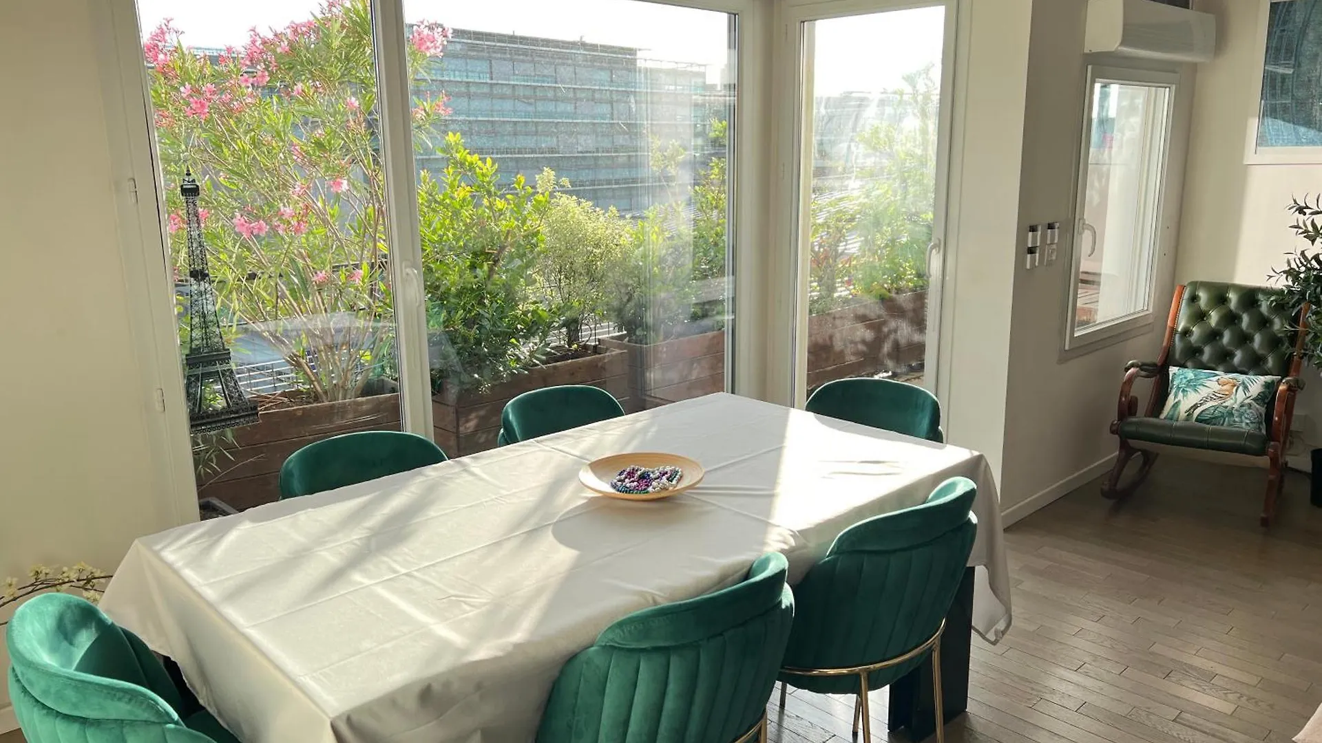 Duplex Terrasse Au Soleil * Paris